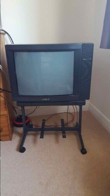 Photo of free sony trinitron 24" tv with stand (Aylesbury Vale HP21) #3