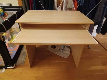 Photo of free Small desk. (Tooting SW19) #1