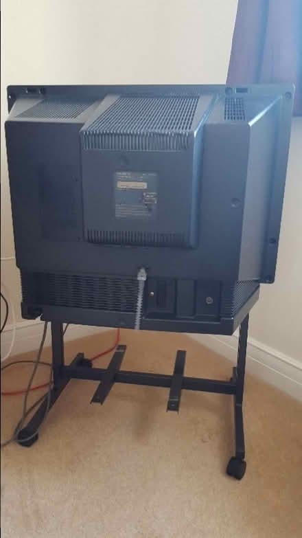 Photo of free sony trinitron 24" tv with stand (Aylesbury Vale HP21) #1