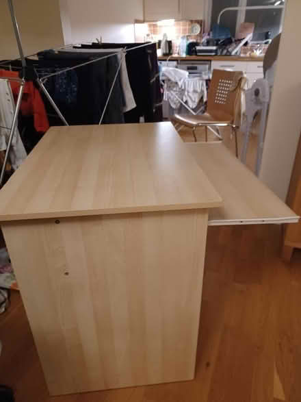 Photo of free Small desk. (Tooting SW19) #2