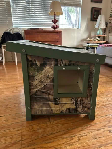 Photo of free Cat house/shelter (Mount Washington) #1