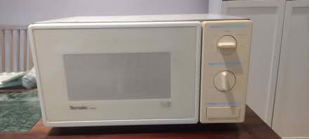 Photo of free microwave (Pollards Hill SW16) #1