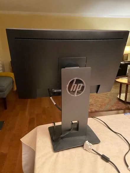 Photo of free HP Monitor (Norbeck and Layhill Roads) #2