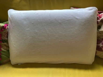 Photo of free Foam memory pillow (Tilley SY4) #1