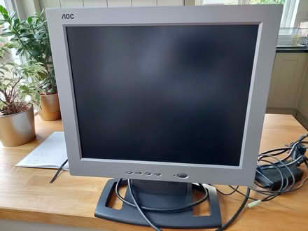 Photo of free Computer screen, with required leads (Summertown OX2) #1