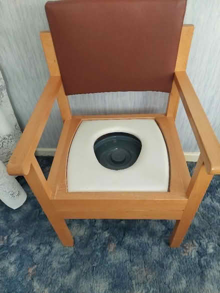 Photo of free Commode (Debden IG10) #3