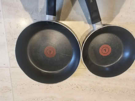 Photo of free 2x tefal non stick frying pans (Tongwynlais CF15) #1