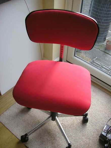 Photo of free Red office chair (Walton-on-Thames KT12) #1