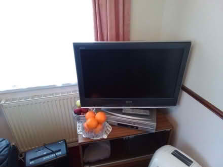 Photo of free 31 inch tv (Barnet, Stirling Corner EN5) #1