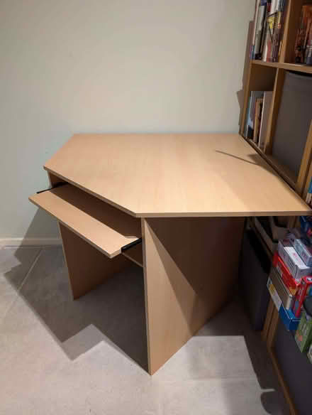 Photo of free Corner desk (Ladygrove OX11) #3