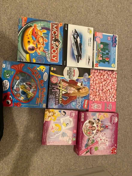 Photo of free Children’s games and jigsaws (Fulham Palace Rd SW6) #1