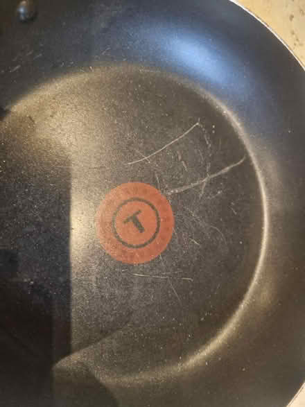 Photo of free 2x tefal non stick frying pans (Tongwynlais CF15) #2