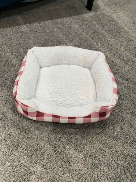 Photo of free Pet Bed (Glen Ellyn) #1