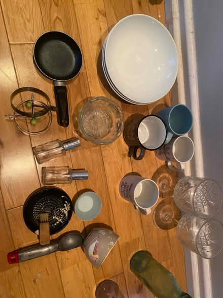 Photo of free Bowls / mugs / crystal style glass (East dulwich) #3