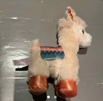 Photo of free Small toy alpaca (Barnsbury N1) #1