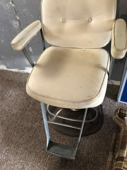 Photo of free Barber Chair (Near Buttonwood Park Zoo) #2