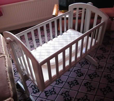 Photo of free SWINGING BABY CRIB An " OBABY SOPHIE" (Buttershaw HX3) #1