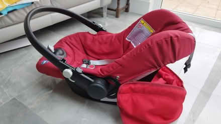 Photo of free Chicco car seat\carrier (Albany park DA14) #2