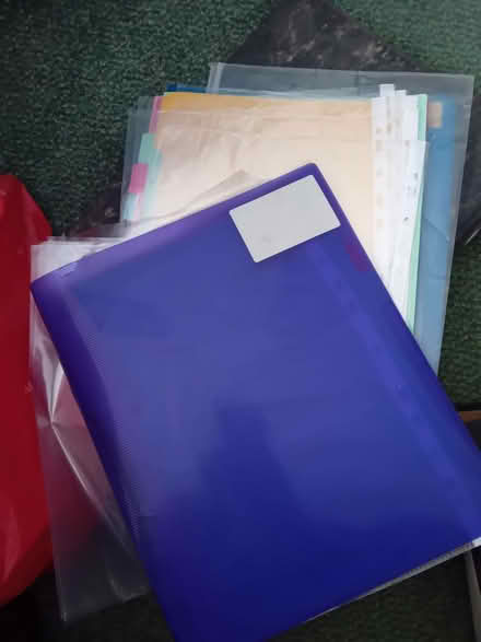 Photo of free A4 folders, clear plastic pockets and dividers (Linslade LU7) #1