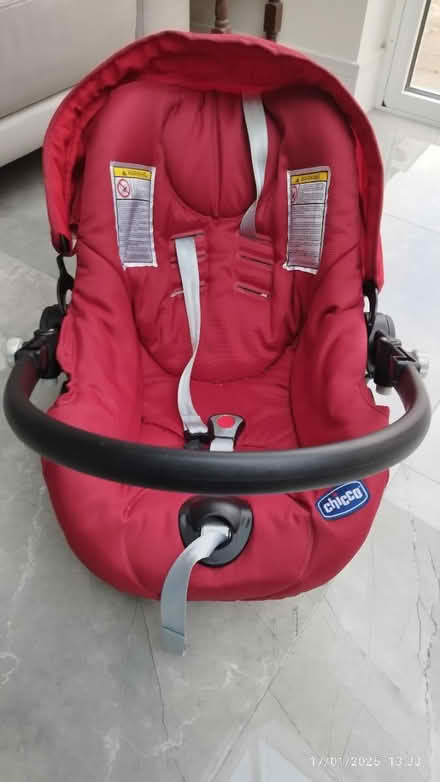 Photo of free Chicco car seat\carrier (Albany park DA14) #1