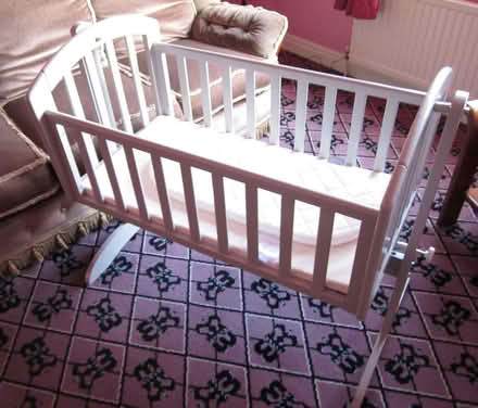 Photo of free SWINGING BABY CRIB An " OBABY SOPHIE" (Buttershaw HX3) #4