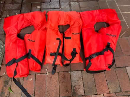 Photo of free Life Vests (33133) #1