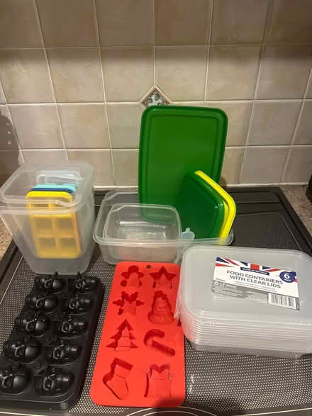 Photo of free Tupperware & ice cube trays (Yardley Gobion NN12) #1