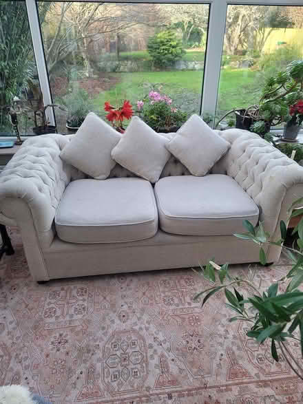 Photo of free White tweed chesterfield sofa (Dun Laoghaire) #3