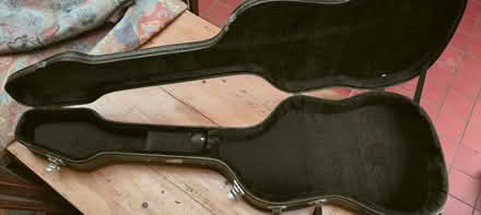 Photo of free Bass guitar hard case - Fender precision style (Surrenden BN1) #4