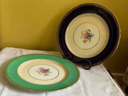 Photo of free 10 1/2 Aynsley China dinner plates (Rhinebeck) #1