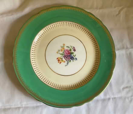 Photo of free 10 1/2 Aynsley China dinner plates (Rhinebeck) #2