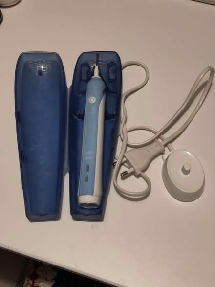 Photo of free Braun electric toothbrush (St Ives PE27) #1