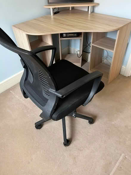 Photo of free Desk and chair (Wokingham) #1