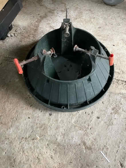 Photo of free Christmas tree holder (IG10 high beech) #1