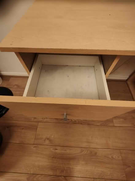 Photo of free Desk (TW2 twickenham) #3