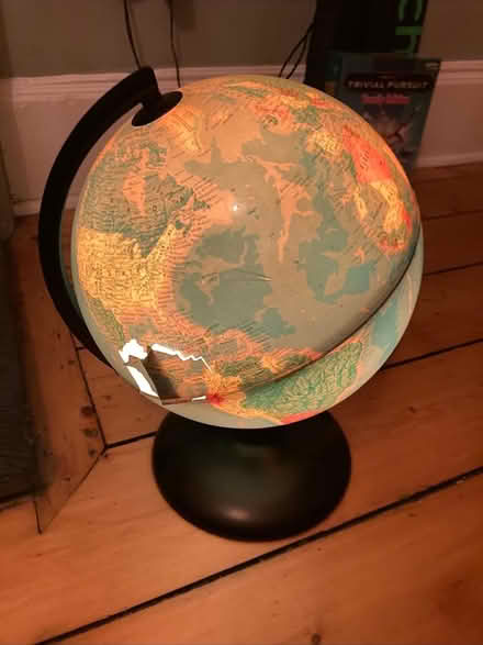 Photo of free Globe lamp (Pollokshaws Road (G41)) #1