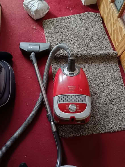 Photo of free vacuum cleaner (The Rock TF3) #1