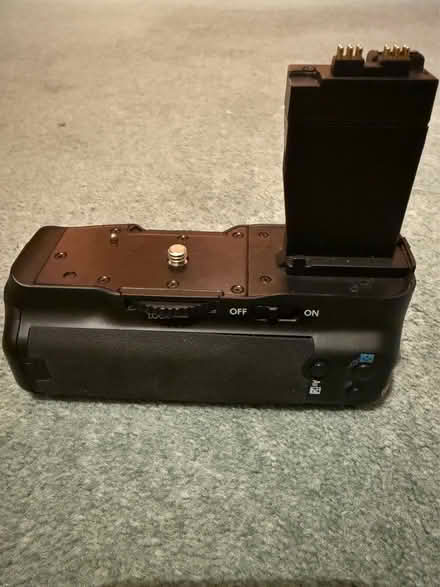 Photo of free Battery grip (Nettleham near Lincoln Ln2 2tn) #2