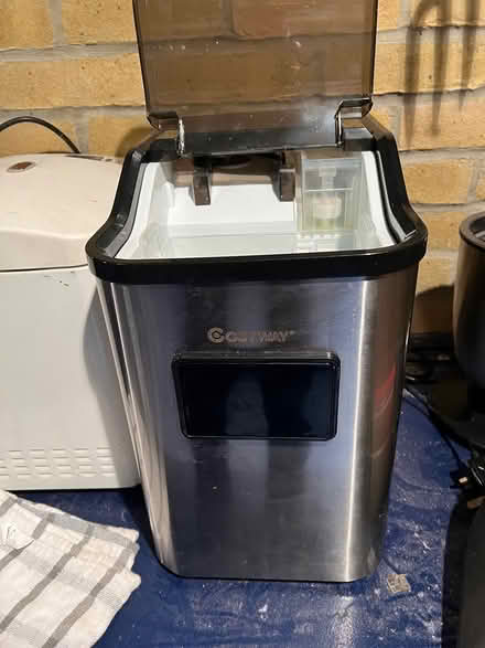 Photo of free Ice machine (Wokingham) #1