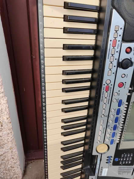 Photo of free Yamaha Keyboard PSR 550 (Brechin DD9) #3