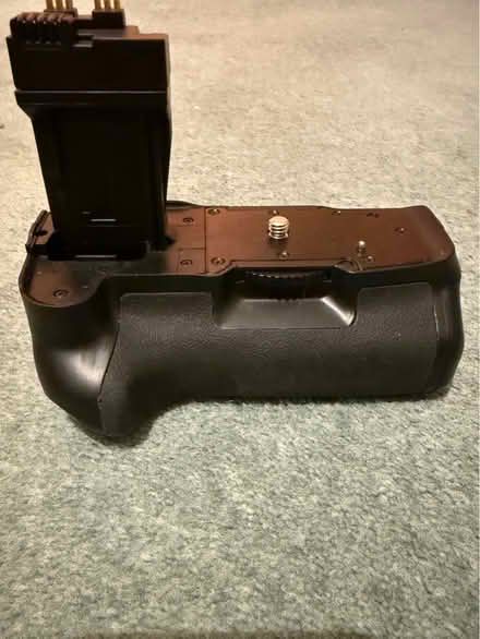 Photo of free Battery grip (Nettleham near Lincoln Ln2 2tn) #1