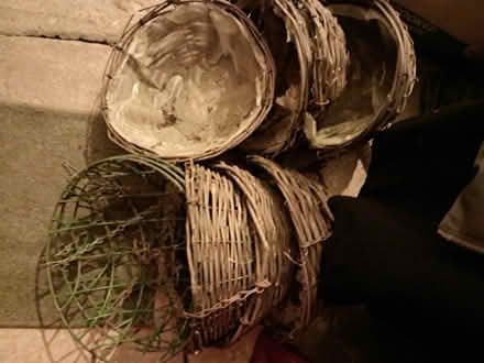 Photo of free Wicker and metal hanging baskets (Wirksworth) #1