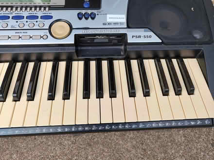 Photo of free Yamaha Keyboard PSR 550 (Brechin DD9) #4