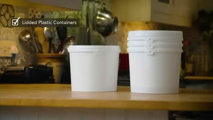 Photo of plastic tubs with lids (TN34 amhurst) #1