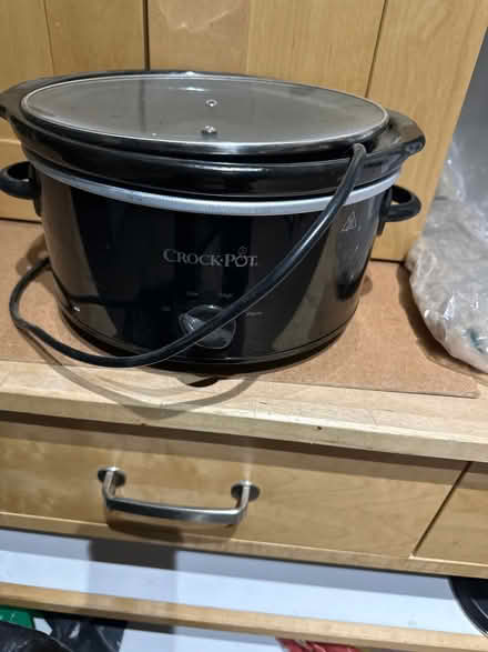 Photo of free Crock pot (Se6 2ha) #1