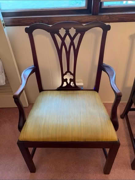 Photo of free Dining room table and chairs (Berkeley, Illinois) #3