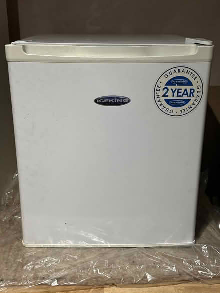 Photo of free Small fridge with ice box (Se6 2ha) #2