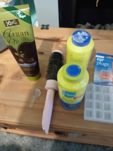 Photo of free Powder, hairbrush, pillnox, earplugs (Maidenhead SL6) #2