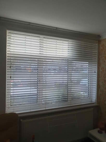 Photo of free White PVC Blind (WD25) #1