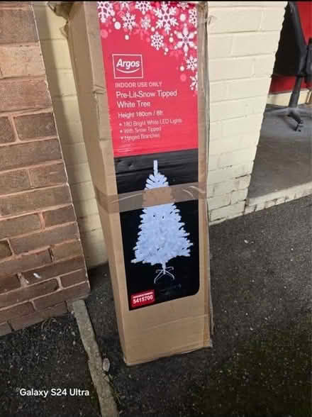 Photo of free White Christmas Tree (Newfield Green S14) #1